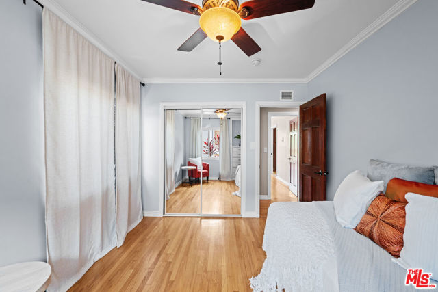 4113 Don Diablo Drive, Los Angeles CA: https://media.crmls.org/mediaz/fd43d809-a408-48a5-b083-4f6089917b89.jpg