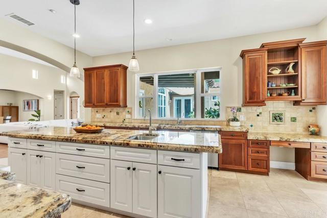 Detail Gallery Image 4 of 75 For 1455 Independence Way, Vista,  CA 92084 - 4 Beds | 6 Baths