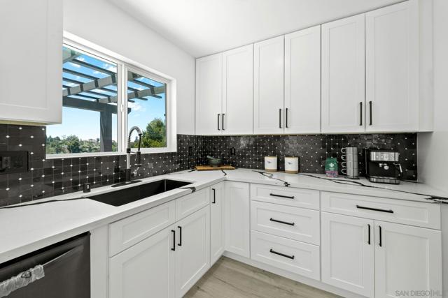 Image 13 of 75 For 9130 Edgewood Dr