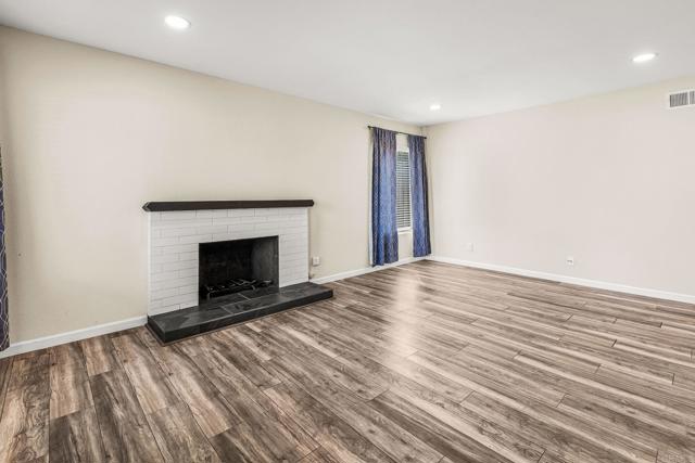 Detail Gallery Image 4 of 25 For 4136 Lynette Cir, Oceanside,  CA 92056 - 3 Beds | 2 Baths