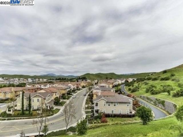 3885 Highpointe Ct, Dublin CA: https://media.crmls.org/mediaz/fd4521fe-90fa-44f9-9116-a6f94f1e0a21.jpg