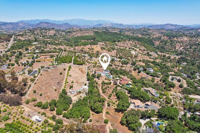 1797 99 Rabbit Hill, Fallbrook CA: https://media.crmls.org/mediaz/fd456abf-aa19-4547-9e19-0e33d8b67c31.jpg