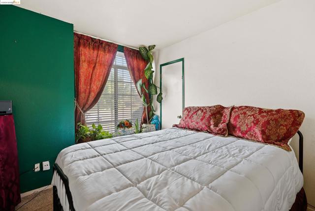 Image 26 of 39 For 8038 Torrente Way