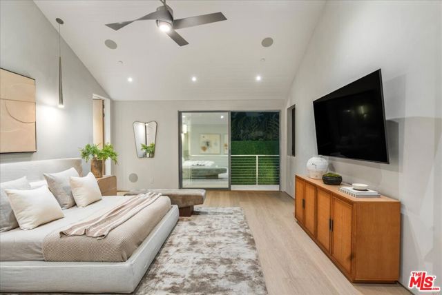 12227 Tweed Lane, Los Angeles CA: https://media.crmls.org/mediaz/fd45a130-de84-4147-ae2c-f8bab7788511.jpg