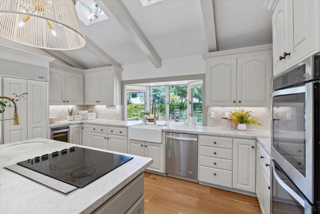 17095 Summit Way, Los Gatos CA: https://media.crmls.org/mediaz/fd45b717-b79e-418d-b6ee-15270daa2237.jpg