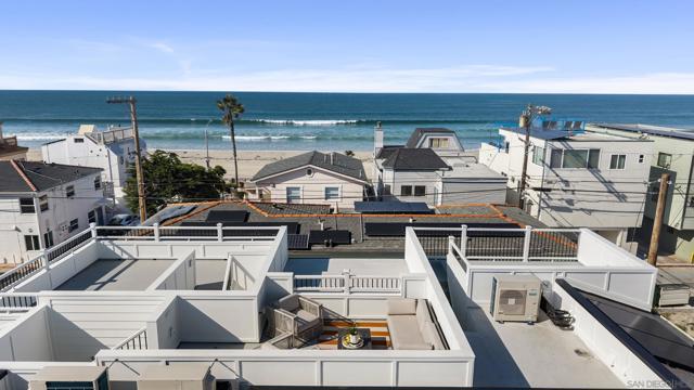 720 Nantasket Ct, San Diego CA: https://media.crmls.org/mediaz/fd46b56a-aa7b-4529-b652-5e8d4777b6a1.jpg