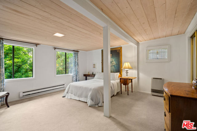 21550 Summit Trail, Topanga CA: https://media.crmls.org/mediaz/fd47441d-f5e2-4567-9178-169dbc06ae24.jpg