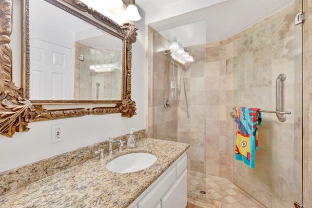 1211 Countrywood Lane, Vista CA: https://media.crmls.org/mediaz/fd477285-f281-46bf-b1aa-487081bc8e63.jpg