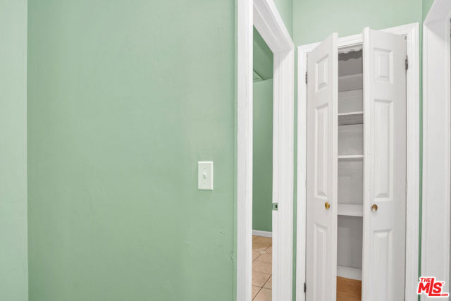 7275 Fountain Avenue, Los Angeles CA: https://media.crmls.org/mediaz/fd47ed2d-e425-491e-b96c-2f35361dd065.jpg