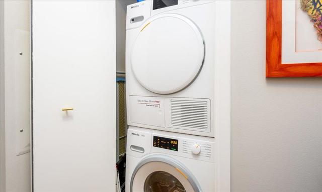 425 1st Street, San Francisco CA: https://media.crmls.org/mediaz/fd47ffb0-bc7d-40dc-947e-7a787a06e73a.jpg