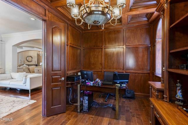 3007 Springbank Court, Bakersfield CA: https://media.crmls.org/mediaz/fd48627c-1647-43c7-8b96-d399f32bc375.jpg