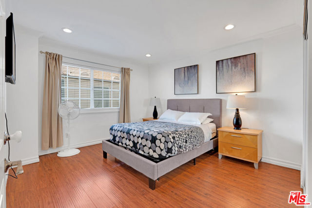 1131 S Swall Drive, Los Angeles CA: https://media.crmls.org/mediaz/fd487818-7e80-4bad-a172-9ced1db99abe.jpg
