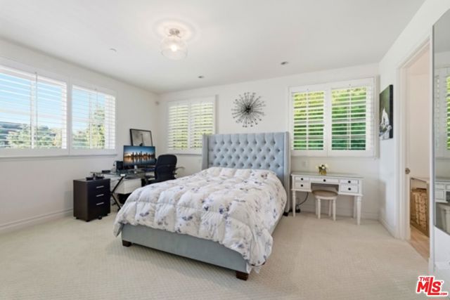 4661 Wilshire Boulevard, Los Angeles CA: https://media.crmls.org/mediaz/fd48c644-8333-4b2c-9537-c52c86486e5a.jpg