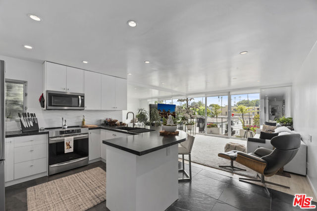 520 Strand Street, Santa Monica CA: https://media.crmls.org/mediaz/fd48e0c8-a637-4877-a792-885a56df9371.jpg