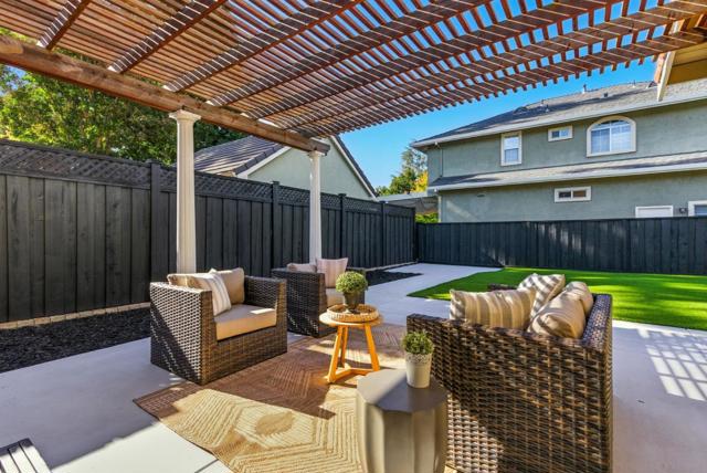 2188 Yorkshire Way, Mountain View CA: https://media.crmls.org/mediaz/fd48f06c-34ab-48fa-af48-f280930dc35c.jpg