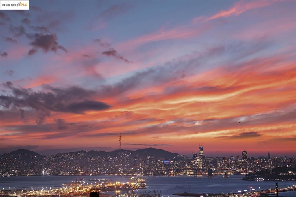 https://media.crmls.org/mediaz/fd4902a0-5e84-4698-8755-eb03a8e4689e.jpg?preset=X-Large