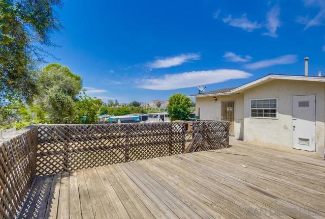 12224 Lemon Crest Drive, Lakeside CA: https://media.crmls.org/mediaz/fd495708-30cd-4067-b448-c0257bcf1b00.jpg