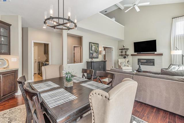 2460 Magnolia Way, Morgan Hill CA: https://media.crmls.org/mediaz/fd496595-5b29-4340-8c8a-3946e0ab00d2.jpg