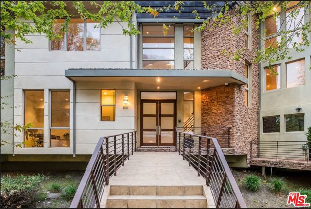 3685 Mandeville Canyon Road, Los Angeles CA: https://media.crmls.org/mediaz/fd499385-21c2-4660-b628-5c0a4d7ea4b7.jpg