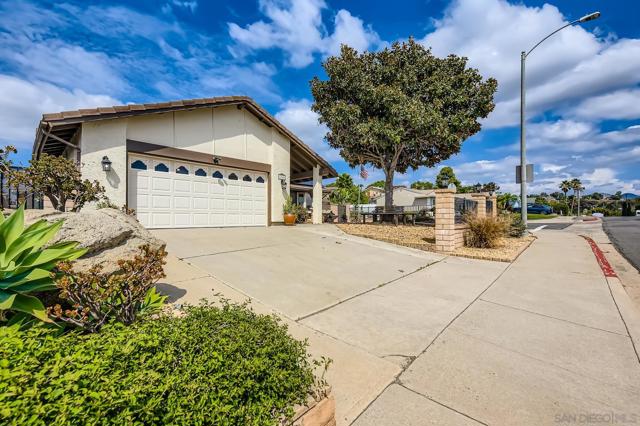 12450 Robison Blvd, Poway CA: https://media.crmls.org/mediaz/fd4a3400-af98-4388-930a-d195fd183536.jpg