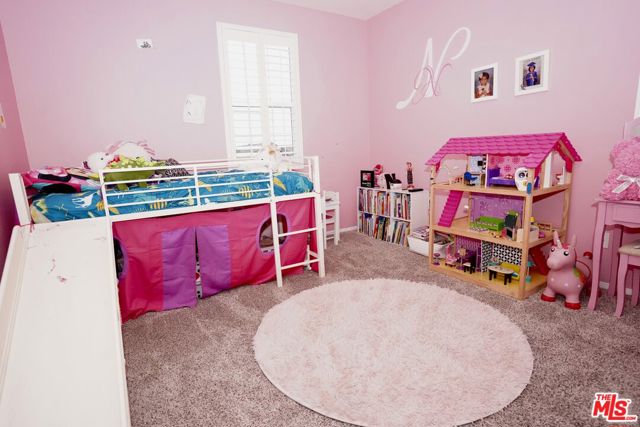 9009 S Calvin Way, Inglewood CA: https://media.crmls.org/mediaz/fd4acf52-c99b-4f93-a0f1-a85d38efa644.jpg