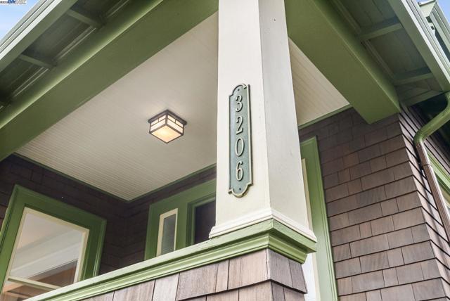 3206 Garfield Ave, Alameda CA: https://media.crmls.org/mediaz/fd4b086c-57c1-4834-8377-35c636036254.jpg