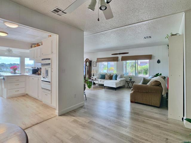 Detail Gallery Image 6 of 47 For 350 N El Camino Real Spc 48,  Encinitas,  CA 92024 - 2 Beds | 2/1 Baths