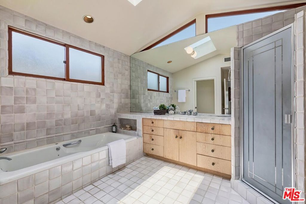 MLS #25553523 image #33