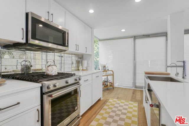 657 Mildred Avenue, Venice CA: https://media.crmls.org/mediaz/fd4c81ac-e278-4cc2-9a55-8823aae26223.jpg