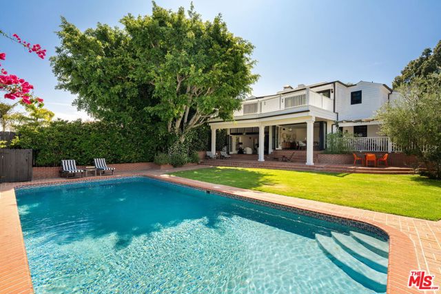 2324 N Vermont Avenue, Los Angeles CA: https://media.crmls.org/mediaz/fd4c9de1-367f-40e4-ba6f-b7f19ad7f170.jpg