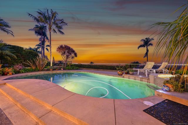 7215 Daffodil Pl, Carlsbad CA: https://media.crmls.org/mediaz/fd4cbdb5-8d71-45f5-bdd5-e1a79f4ae8bb.jpg