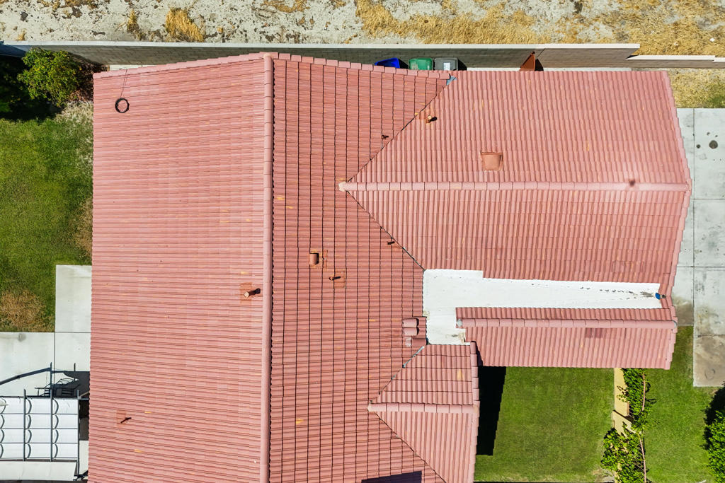 https://media.crmls.org/mediaz/fd4cda4e-27a7-4758-b115-8b5919975b0e.jpg?preset=X-Large