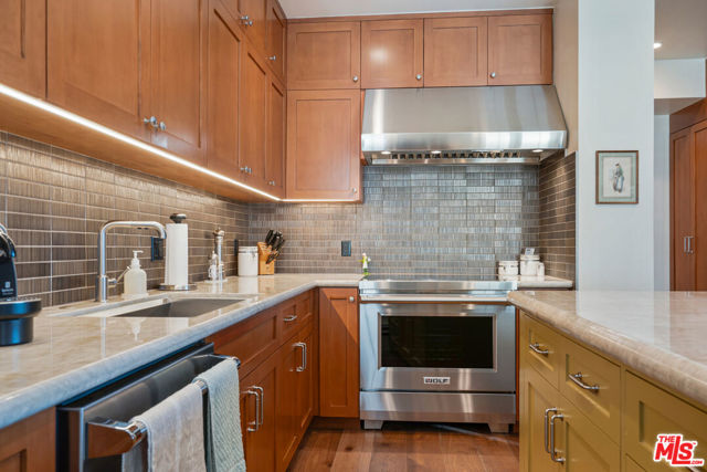 10580 Wilshire Boulevard, Los Angeles CA: https://media.crmls.org/mediaz/fd4cde36-29e4-4951-84d6-fcba173ca545.jpg
