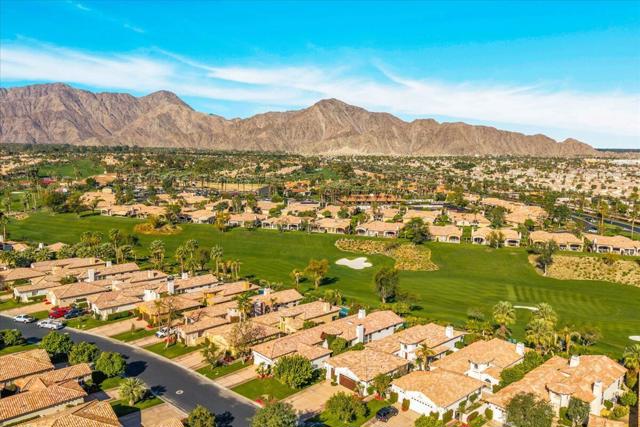 48385 Vista Calico, La Quinta CA: https://media.crmls.org/mediaz/fd4e1c1d-ab78-482f-92c5-b275202e4669.jpg