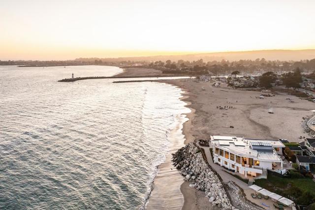 2900 E Cliff Drive, Santa Cruz CA: https://media.crmls.org/mediaz/fd4e3f4a-71c3-46d1-a24e-d6e3a21461b9.jpg