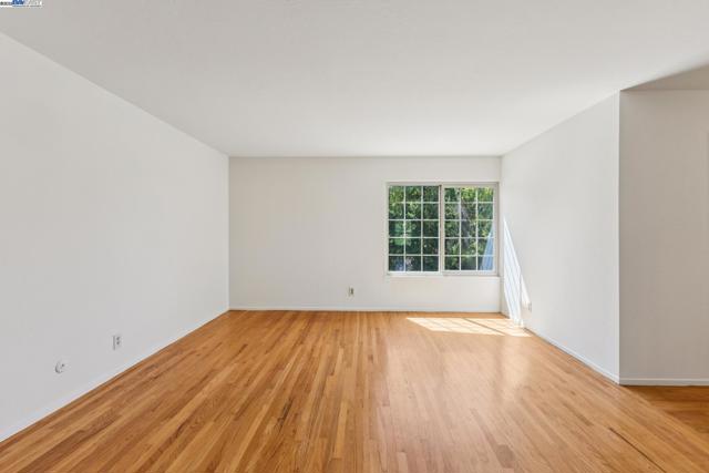 4190 Sharab Ct, Pleasanton CA: https://media.crmls.org/mediaz/fd4e60d2-2a5a-4ccf-8809-e0cd5bfe70c0.jpg