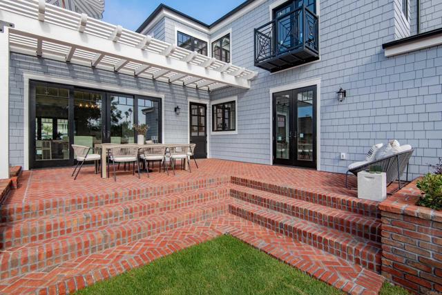 Detail Gallery Image 11 of 41 For 3945 Wildwood Rd, San Diego,  CA 92107 - 4 Beds | 3/1 Baths