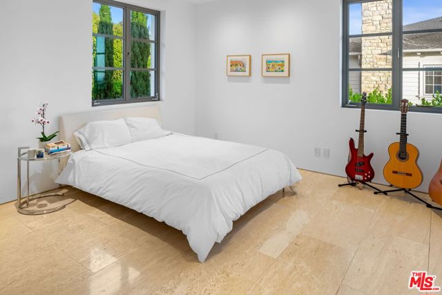 623 Alma Real Drive, Pacific Palisades CA: https://media.crmls.org/mediaz/fd4ef158-d66d-4613-8c34-1509ec3865b8.jpg