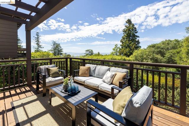 636 Euclid Ave, Berkeley CA: https://media.crmls.org/mediaz/fd500d56-179c-4f2f-8559-425ee9379487.jpg