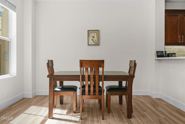 Detail Gallery Image 12 of 55 For 596 Fenwick Way #C,  Simi Valley,  CA 93065 - 3 Beds | 2/1 Baths