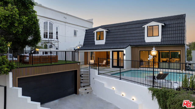 5132 Escobedo Drive, Woodland Hills CA: https://media.crmls.org/mediaz/fd50667f-0d1a-4283-80ff-3b3577ea59d9.jpg