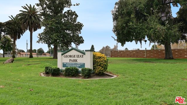 1105 W Clark Avenue, Burbank CA: https://media.crmls.org/mediaz/fd509e53-2170-45b1-a70b-be5317f1c987.jpg