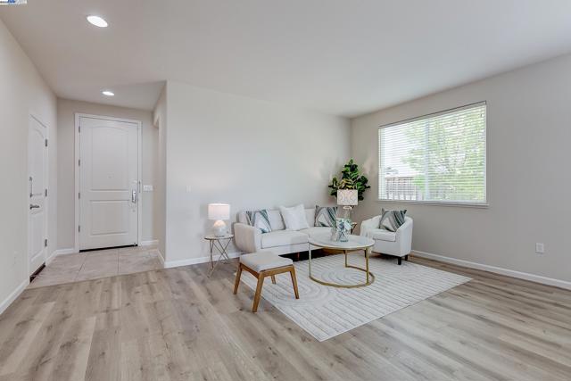 2528 AMANTEA WAY, Dublin CA: https://media.crmls.org/mediaz/fd50b9eb-c6ff-434e-be0c-095eab635ea9.jpg