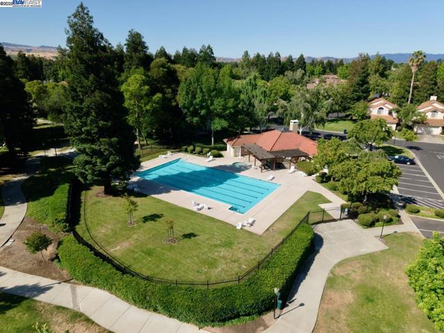335 Beverly St, Livermore CA: https://media.crmls.org/mediaz/fd512b32-eb9a-405d-94e9-4cdcf8a64add.jpg