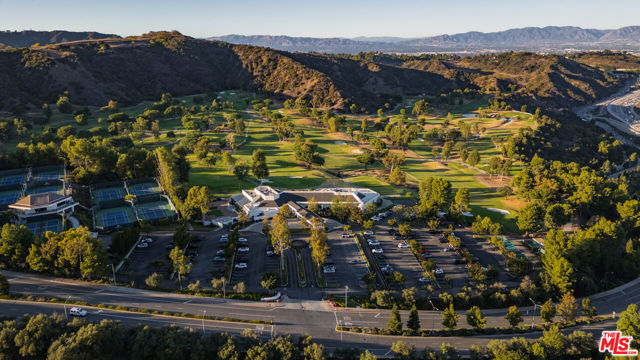 12386 Ridge Circle, Los Angeles CA: https://media.crmls.org/mediaz/fd5131c9-9c52-470c-82f1-9cae62f159b8.jpg