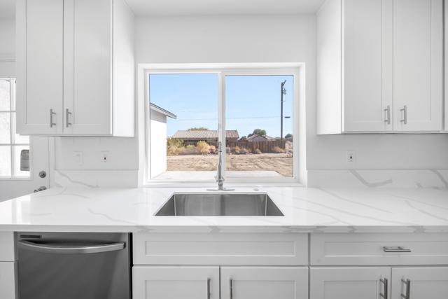 2864 Vista Avenue, Thermal CA: https://media.crmls.org/mediaz/fd516f56-bf11-4e9b-bfa1-c66d5e7994d8.jpg