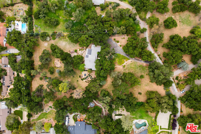 918 Palomar Road, Ojai CA: https://media.crmls.org/mediaz/fd51db8d-31b5-4957-9636-a537c63940d3.jpg