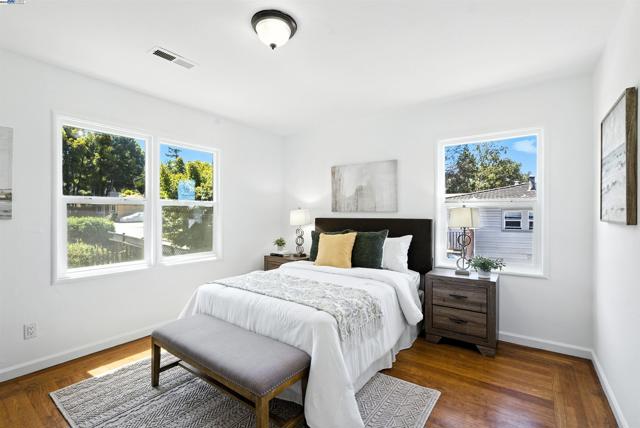 4030 Edwards Ave, Oakland CA: https://media.crmls.org/mediaz/fd51e4f6-d2c6-478b-b57f-82c8d626cefb.jpg