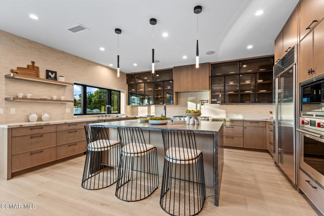 4199 Woodlane Court, Westlake Village CA: https://media.crmls.org/mediaz/fd523161-e87c-420b-b27d-81f19ddc36df.jpg