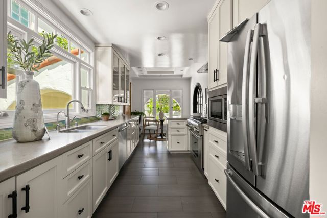 6410 Drexel Avenue, Los Angeles CA: https://media.crmls.org/mediaz/fd524a01-d8b9-4905-8cf1-9e5b7568336d.jpg